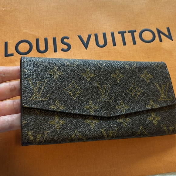 Louis Vuitton Wallet - Picture 3 of 11